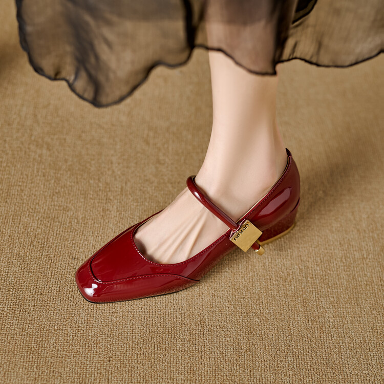 minimalist-patent-leather-mary-jane-shoes-with-chunky-mid-heel_1 Minimalist Patent Leather Mary Jane Shoes with Chunky Mid Heel