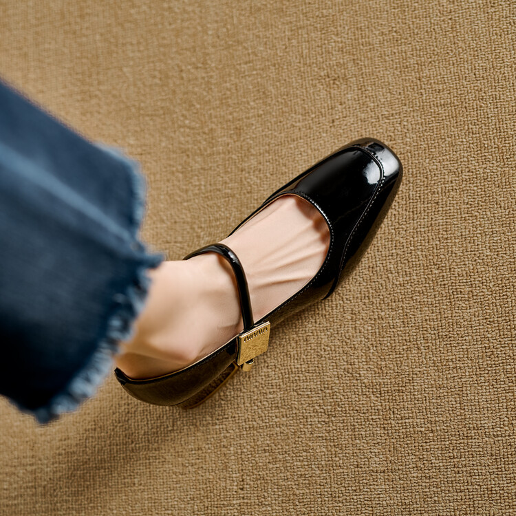 minimalist-patent-leather-mary-jane-shoes-with-chunky-mid-heel_3 Minimalist Patent Leather Mary Jane Shoes with Chunky Mid Heel