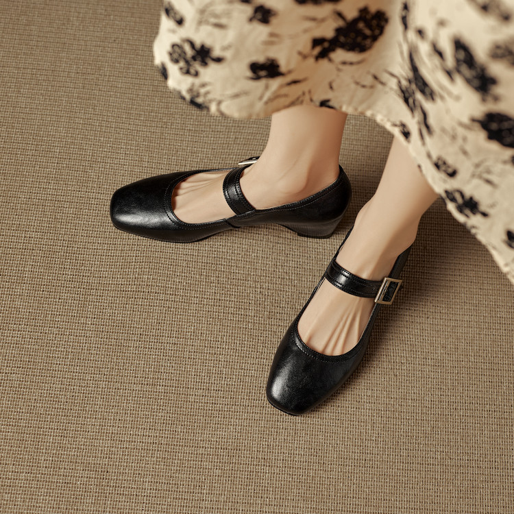 Minimalist Square Toe Slip-On Flats with Embroidered Detail